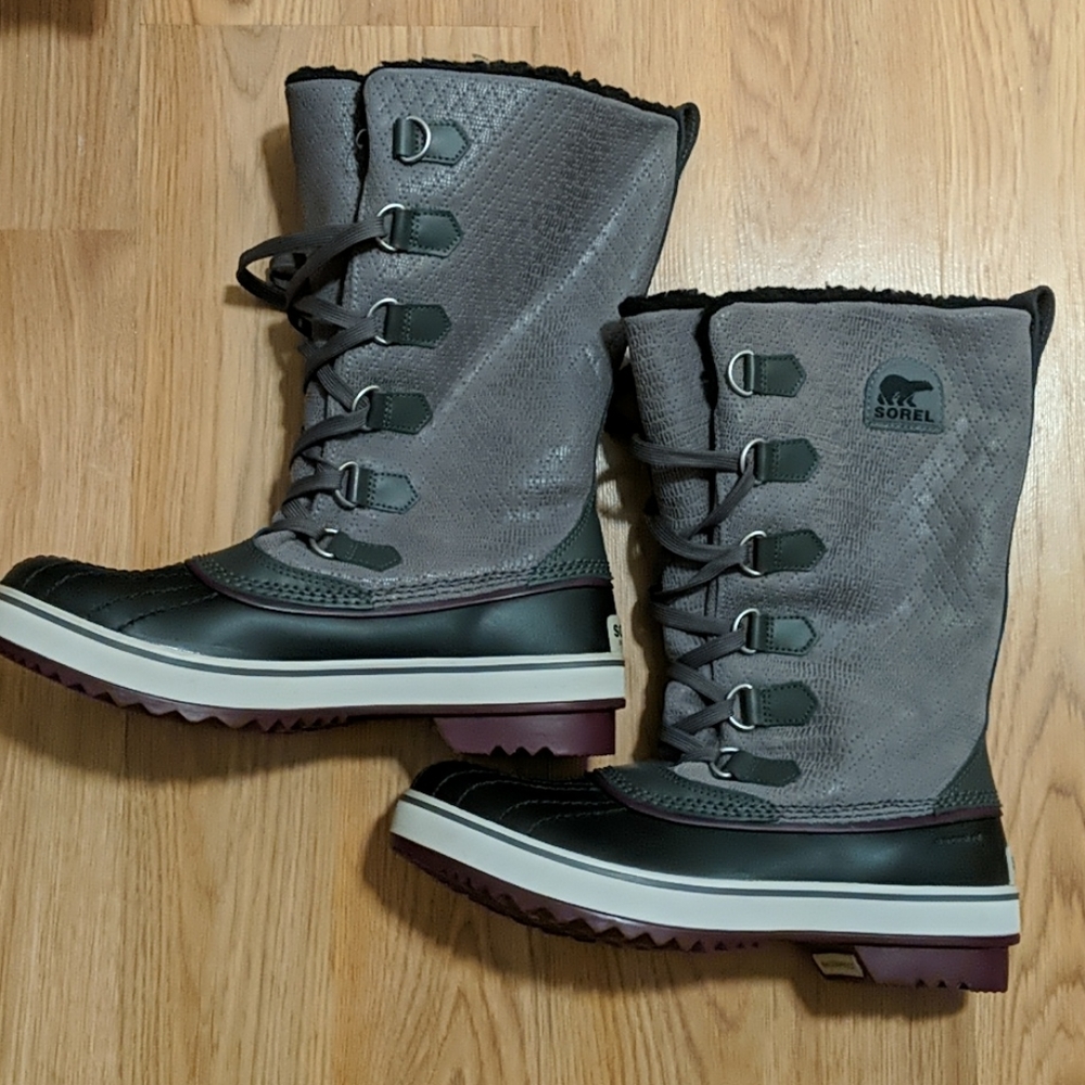 Sorel waterproof boots gray/black like-new